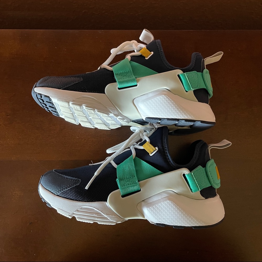 Nike Air Blue and Turquoise Sneakers - Picture 6 of 12